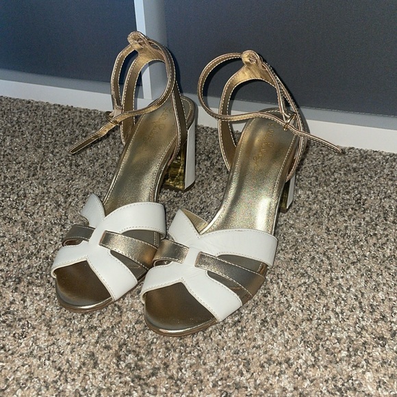 Lilly Pulitzer Alana Sandals! - Picture 3 of 12